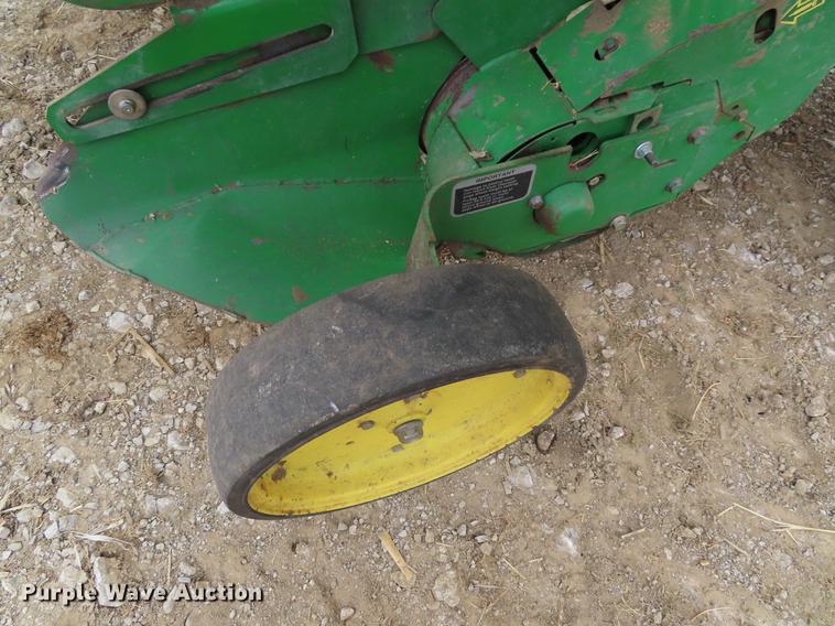 image for item DF7782 2001 John Deere 567 round baler