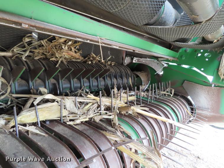 image for item DF7782 2001 John Deere 567 round baler