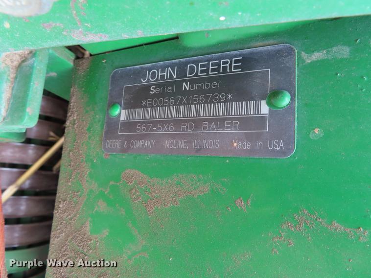 image for item DF7782 2001 John Deere 567 round baler