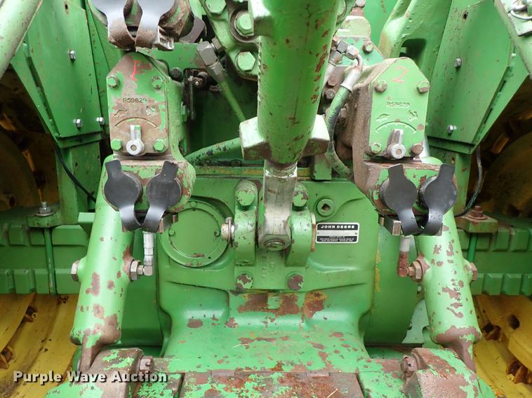 image for item DF8898 1980 John Deere 8640 4WD tractor