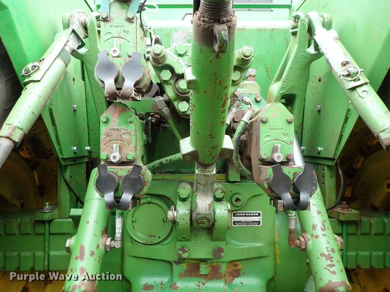 image for item DF8898 1980 John Deere 8640 4WD tractor
