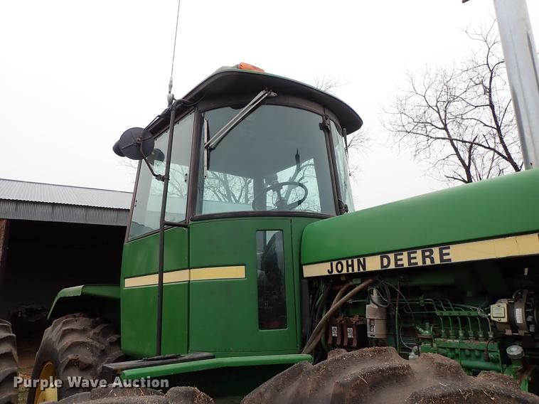 image for item DF8898 1980 John Deere 8640 4WD tractor