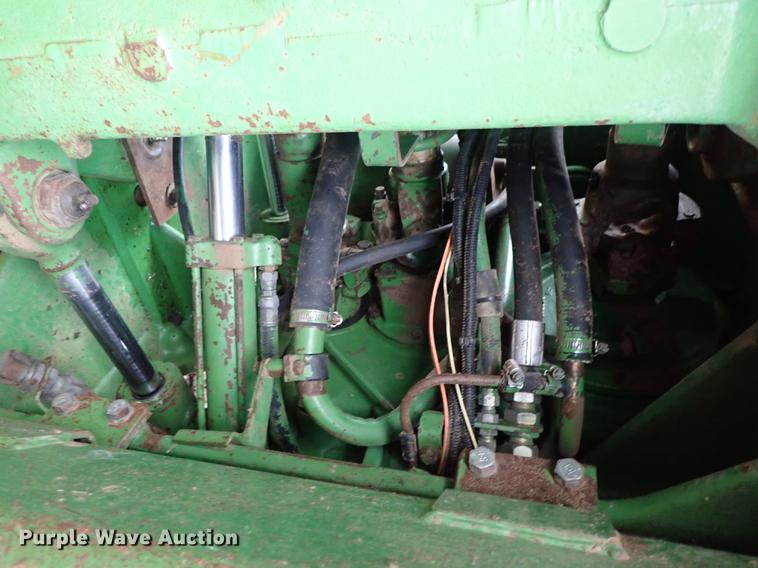 image for item DF8898 1980 John Deere 8640 4WD tractor