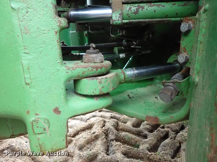 image for item DF8898 1980 John Deere 8640 4WD tractor