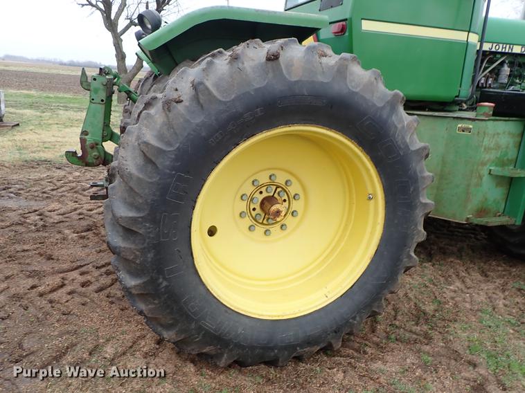 image for item DF8898 1980 John Deere 8640 4WD tractor