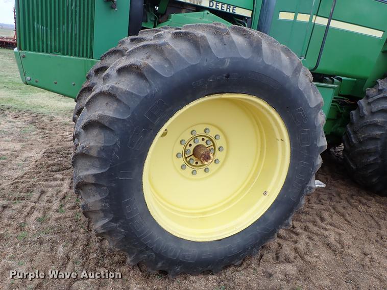image for item DF8898 1980 John Deere 8640 4WD tractor