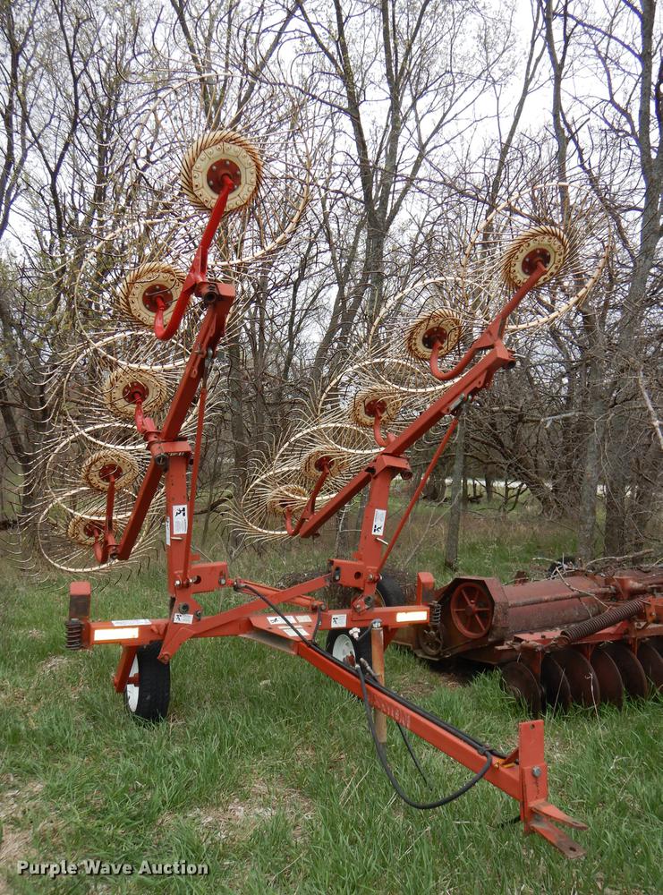 image for item DG0983 Hesston 5010 hay rake