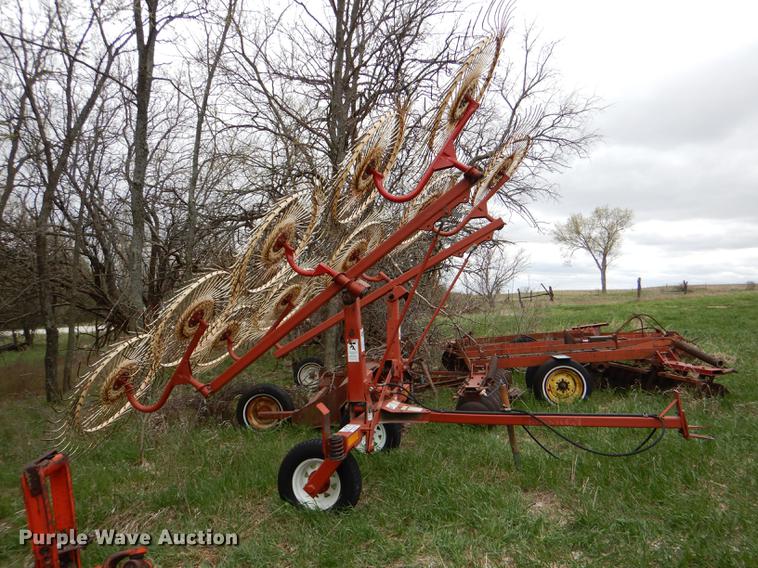 image for item DG0983 Hesston 5010 hay rake