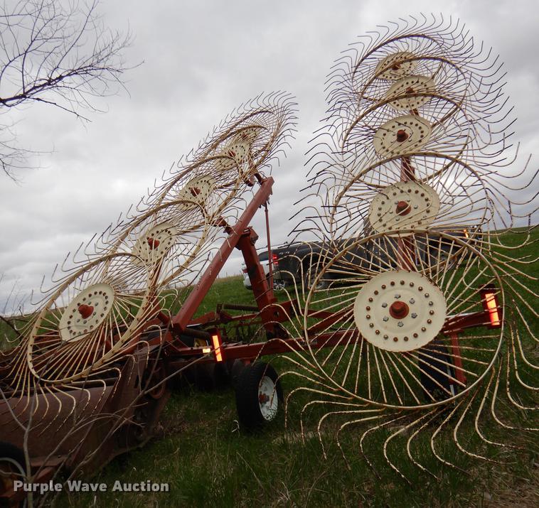 image for item DG0983 Hesston 5010 hay rake