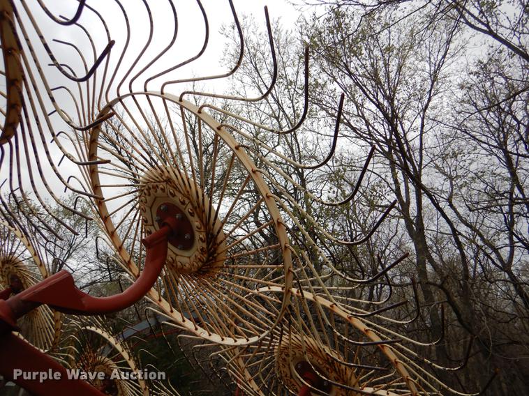 image for item DG0983 Hesston 5010 hay rake