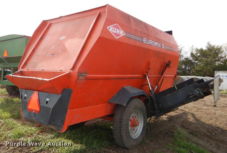 image for item DG0985 Kuhn Euromix II 1460 feed mixer