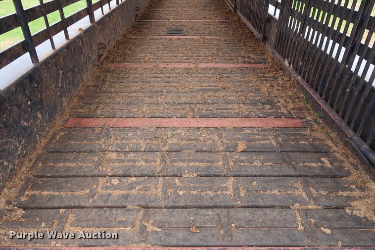 image for item DG3407 2015 Gooseneck Trailers livestock trailer