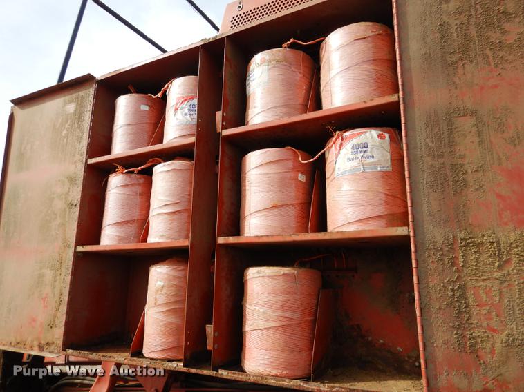 image for item DG5754 1993 Hesston 4900 large square baler