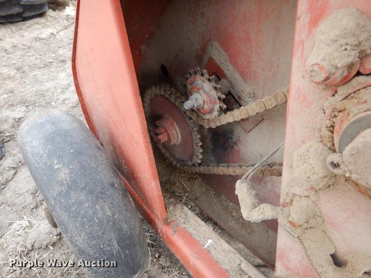 image for item DG5754 1993 Hesston 4900 large square baler