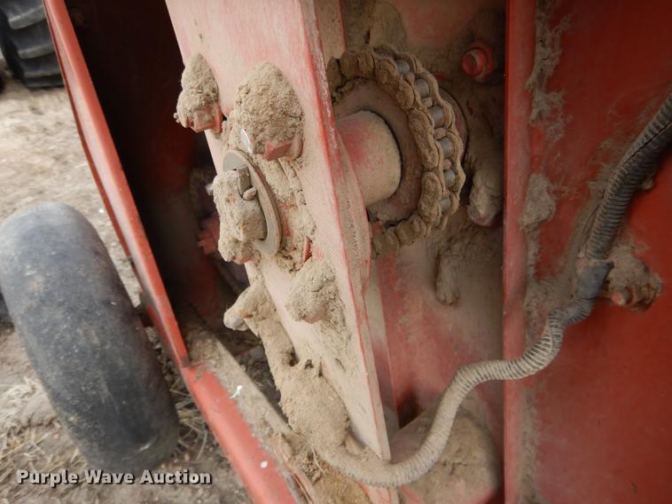 image for item DG5754 1993 Hesston 4900 large square baler