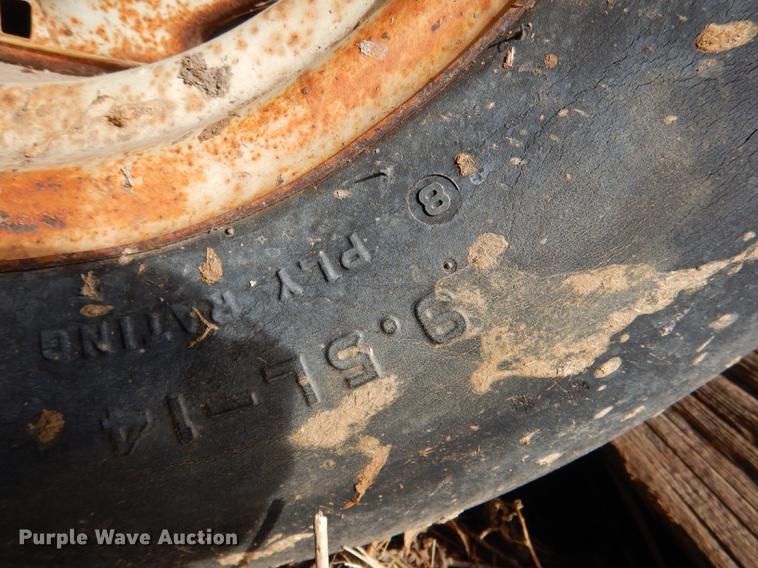 image for item DG5754 1993 Hesston 4900 large square baler