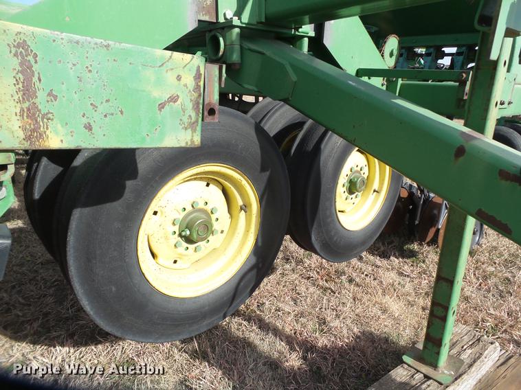 image for item EI9725 John Deere 455 grain drill
