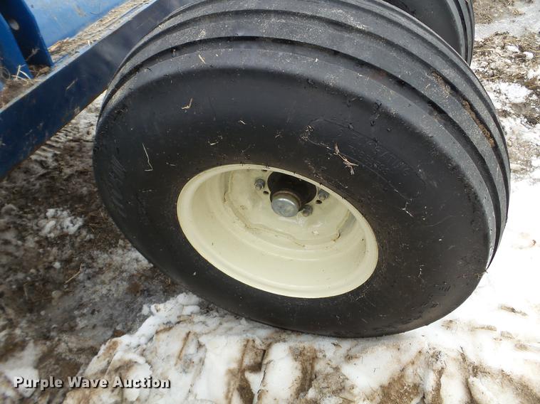 image for item EW9993 2005 New Holland TS115A tractor with snow groomer