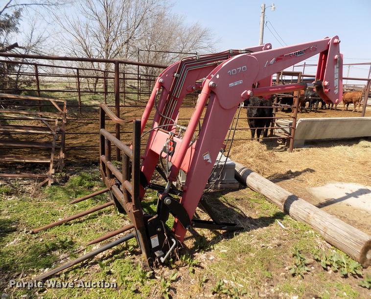 image for item FA9628 Massey-Ferguson 1070 loader
