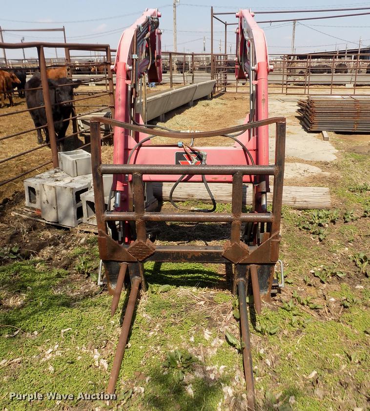 image for item FA9628 Massey-Ferguson 1070 loader