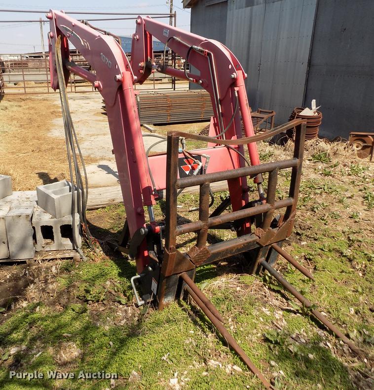 image for item FA9628 Massey-Ferguson 1070 loader