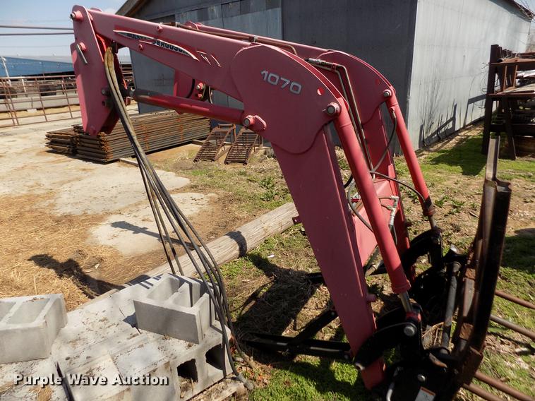 image for item FA9628 Massey-Ferguson 1070 loader