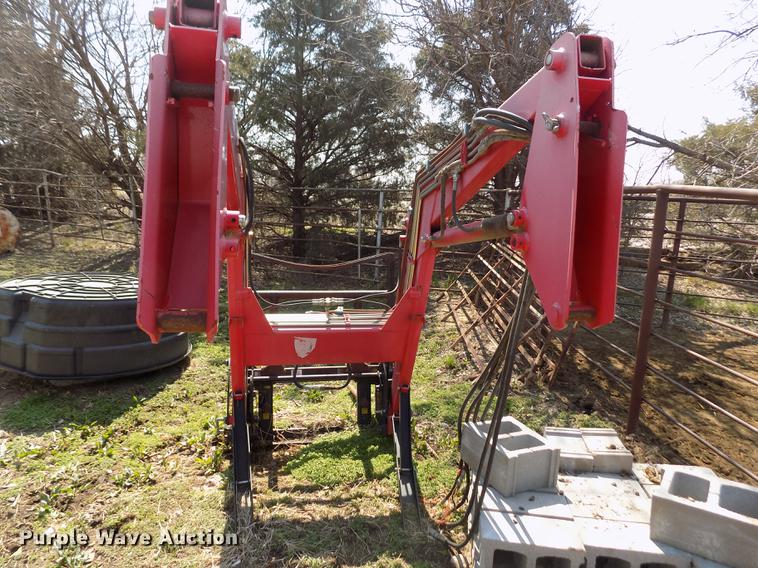 image for item FA9628 Massey-Ferguson 1070 loader
