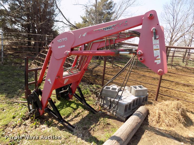 image for item FA9628 Massey-Ferguson 1070 loader