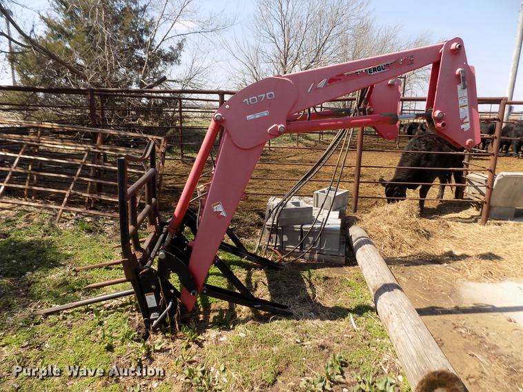 image for item FA9628 Massey-Ferguson 1070 loader