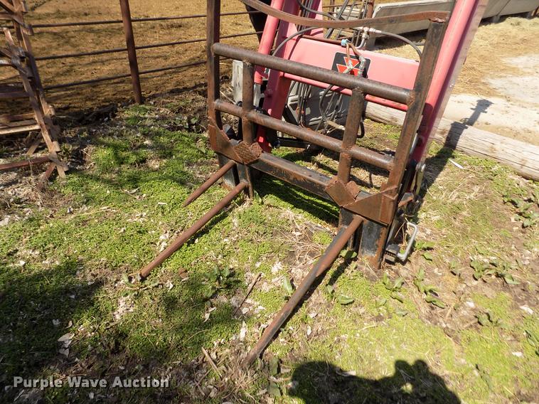 image for item FA9628 Massey-Ferguson 1070 loader