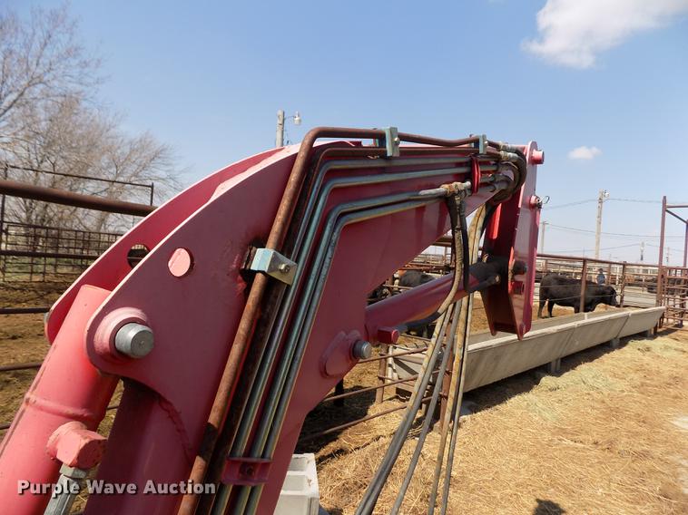 image for item FA9628 Massey-Ferguson 1070 loader