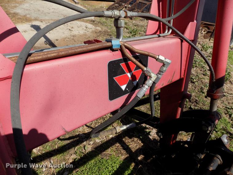 image for item FA9628 Massey-Ferguson 1070 loader