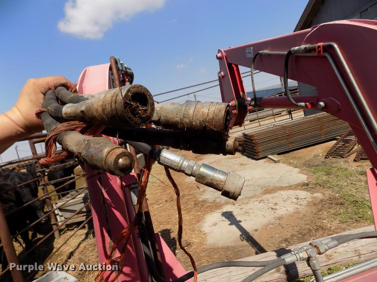 image for item FA9628 Massey-Ferguson 1070 loader