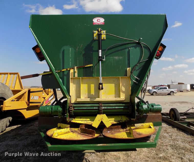 Chandler litter spreader in Scandia, KS Item FA9630 sold Purple Wave