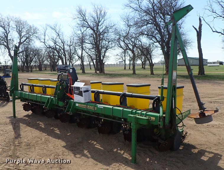 image for item FL9704 John Deere 1700 Max Emerge Plus planter