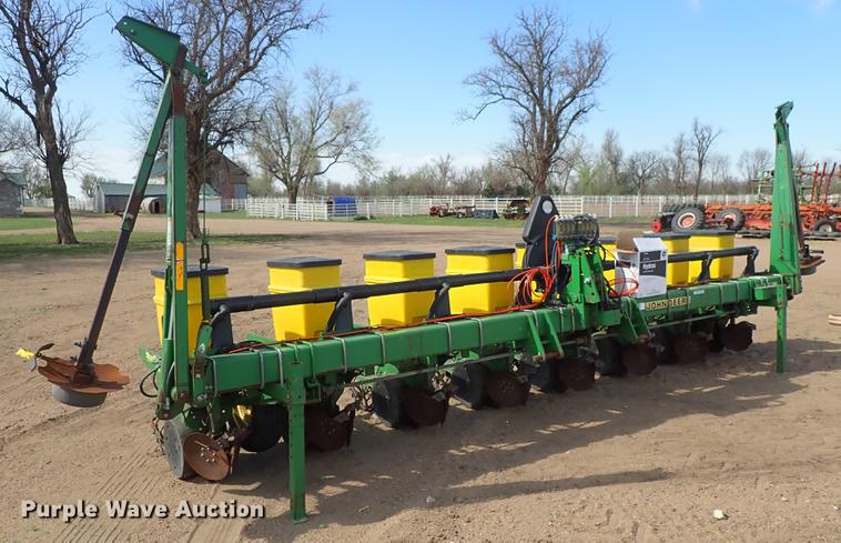 image for item FL9704 John Deere 1700 Max Emerge Plus planter