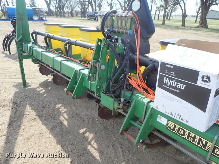 image for item FL9704 John Deere 1700 Max Emerge Plus planter