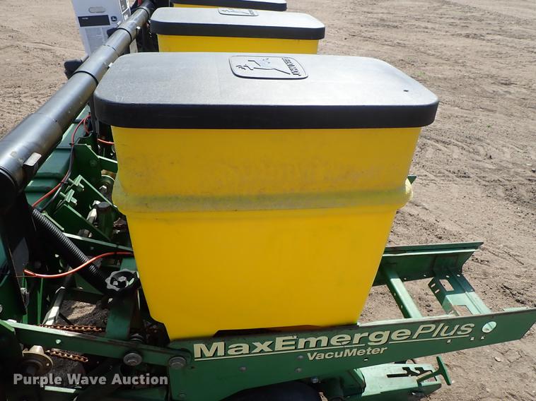image for item FL9704 John Deere 1700 Max Emerge Plus planter