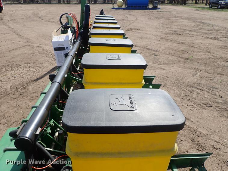 image for item FL9704 John Deere 1700 Max Emerge Plus planter