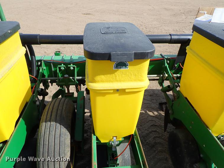 image for item FL9704 John Deere 1700 Max Emerge Plus planter