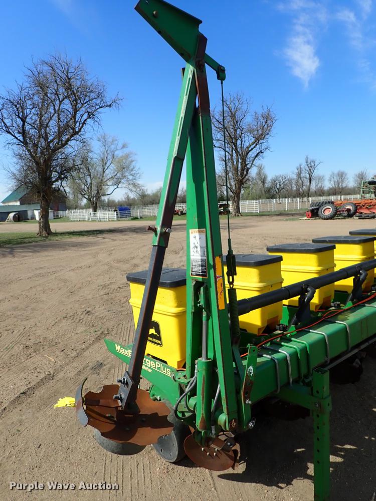 image for item FL9704 John Deere 1700 Max Emerge Plus planter