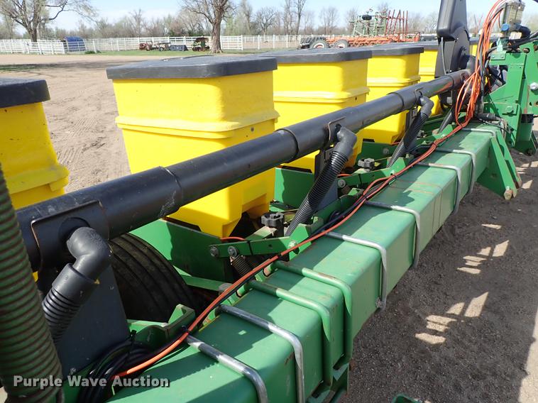 image for item FL9704 John Deere 1700 Max Emerge Plus planter