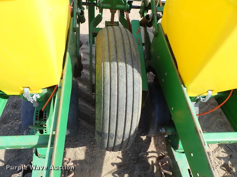 image for item FL9704 John Deere 1700 Max Emerge Plus planter