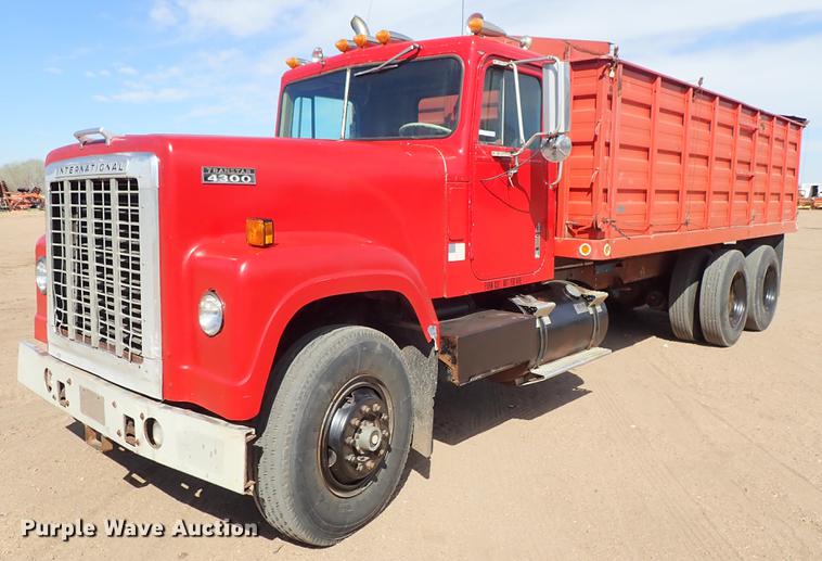image for item FL9706 1977 International Transtar 4300 grain truck
