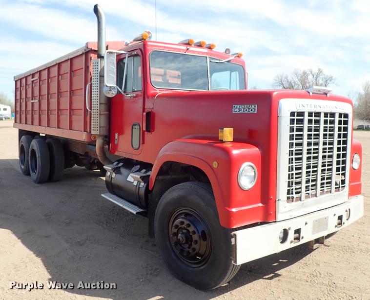 image for item FL9706 1977 International Transtar 4300 grain truck