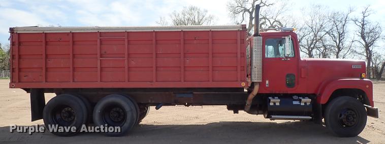 image for item FL9706 1977 International Transtar 4300 grain truck