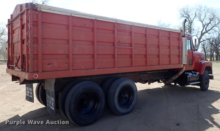 image for item FL9706 1977 International Transtar 4300 grain truck