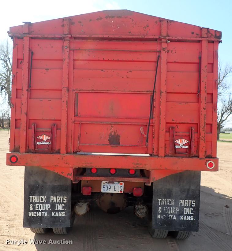 image for item FL9706 1977 International Transtar 4300 grain truck