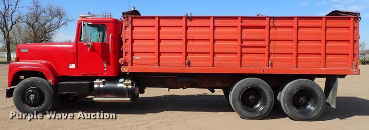 image for item FL9706 1977 International Transtar 4300 grain truck