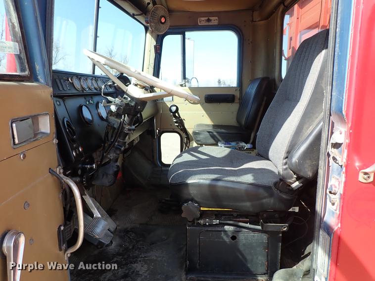 image for item FL9706 1977 International Transtar 4300 grain truck